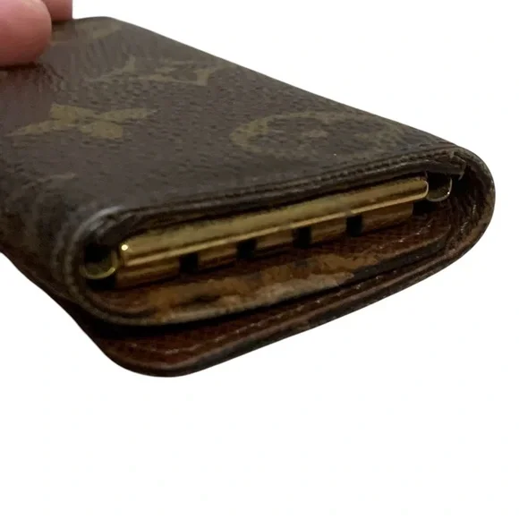 Authentic Louis Vuitton Monogram Key Holder - Picture 14 of 14